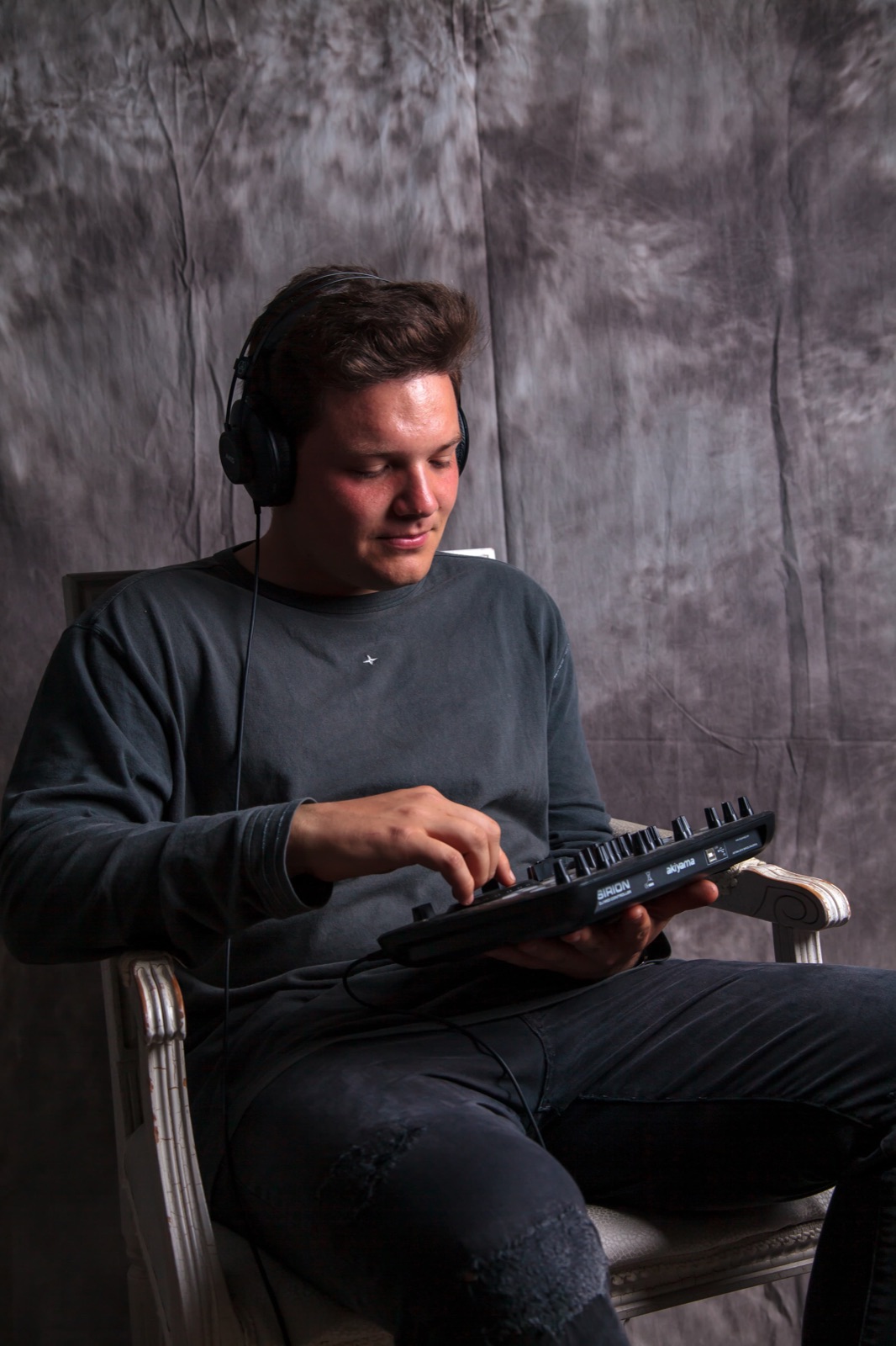 R3 al controller in studio